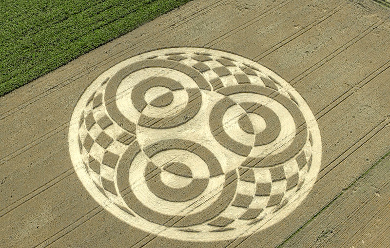 Illustration for article titled The Most Astonishing Crop Circle Artworks of 2014